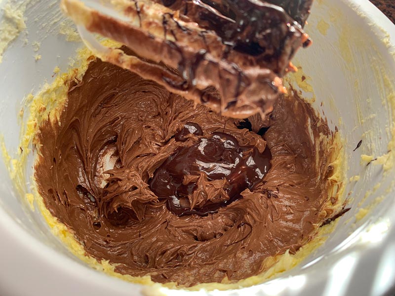 Agregar chocolate derretido Agregar chocolate derretido